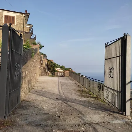 Il Ciuffo: Ampia Casa Panoramica Con Parcheggio. Holiday home