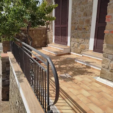 Il Ciuffo: Ampia Casa Panoramica Con Parcheggio.
