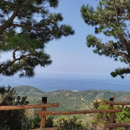 Il Ciuffo: Ampia Casa Panoramica Con Parcheggio.
