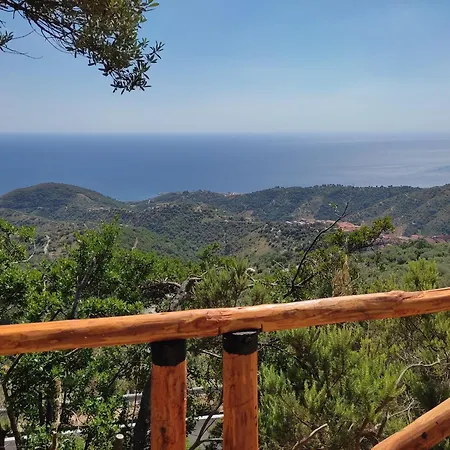 Il Ciuffo: Ampia Casa Panoramica Con Parcheggio.