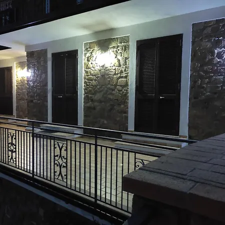 Il Ciuffo: Ampia Casa Panoramica Con Parcheggio. * Pollica