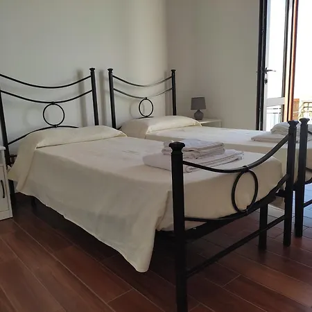 Il Ciuffo: Ampia Casa Panoramica Con Parcheggio.